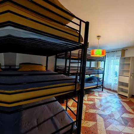 Hostel-elisee-perpignan Хостел Перпиньан